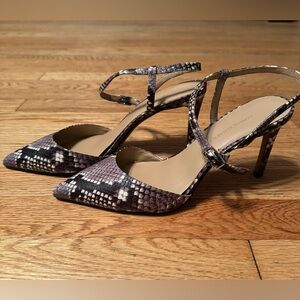 Banana Republic - Madison 12-Hour Ankle-Strap Pump in Snake print size 9